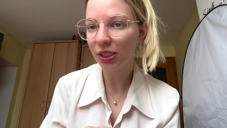 Goddess_Bella_Rae: {Solicitação personalizada} Professora maltrata intimida você e leva dinheiro de...