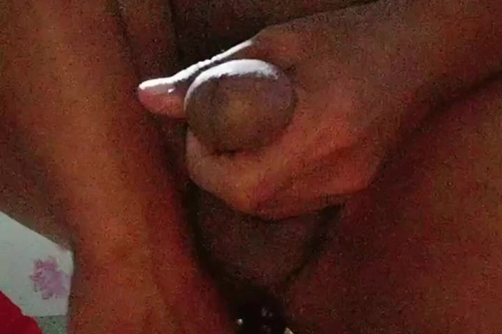 Renata Himalaya: La sborra si è masturbata il mio pene e la melanzana è...