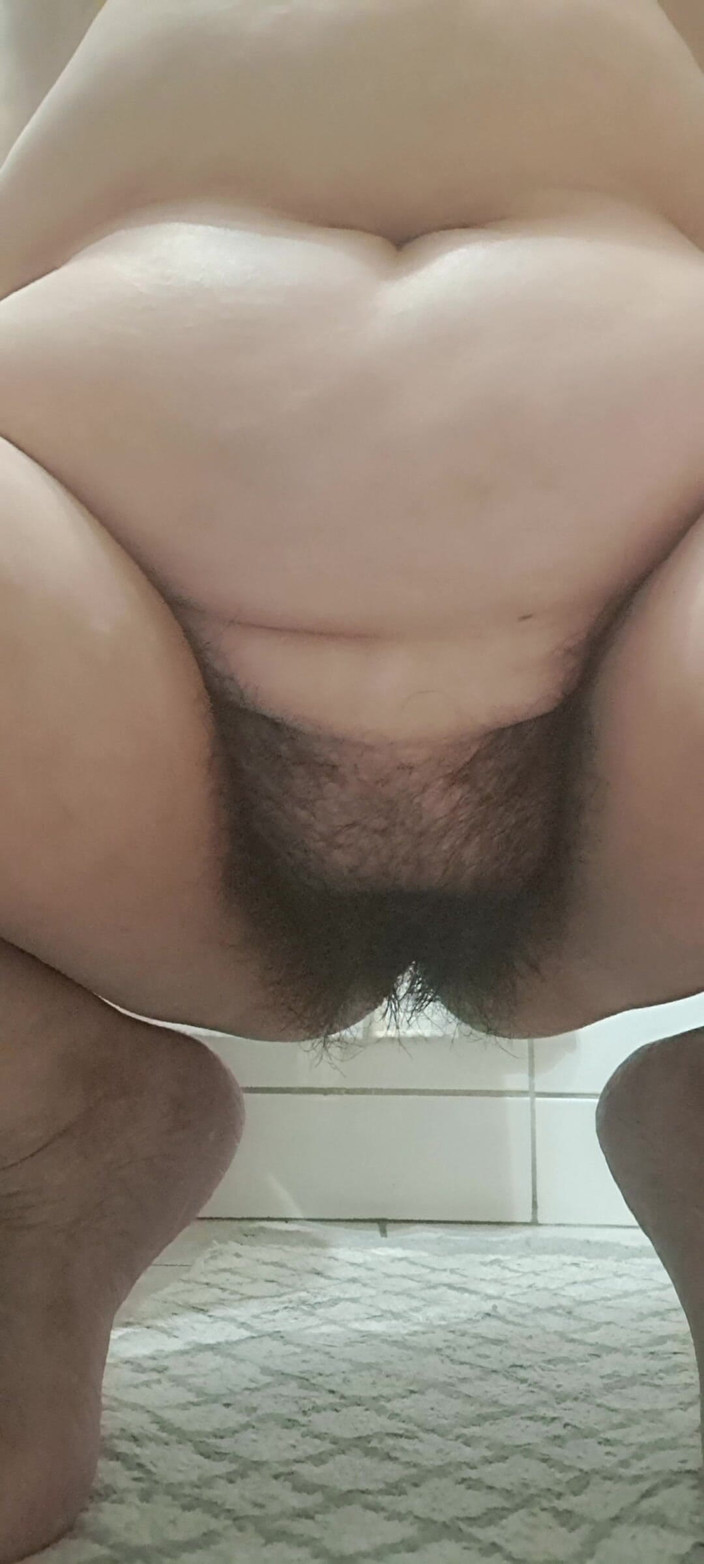 Mommy big hairy pussy: Spodní pohled na chlupatou kundičku