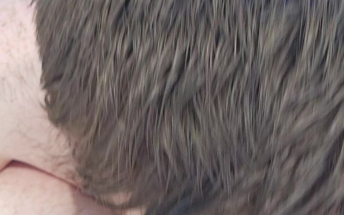 brummieboi89: 継父はスイミングプールで男の子の口に射精します