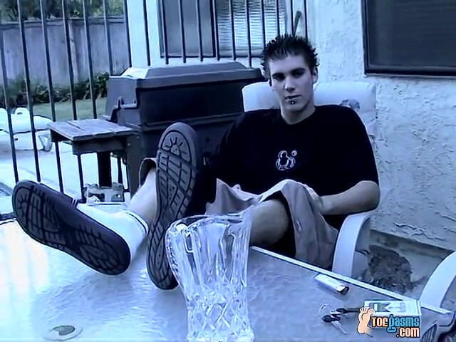 Toegasms: 스트레이트 소년과 함께하는 지저분한 발 재미