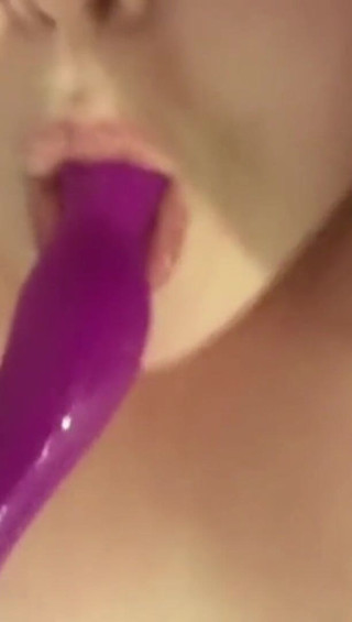 Real homemade BBW BBC porn: Awek montel Inggeris muda menggembirakan pepek saya dengan alat penggetar