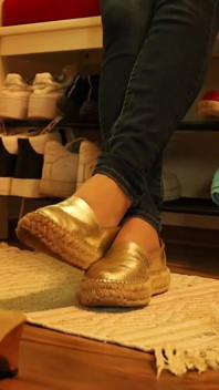 Dangling Temptation - Espadrilles & Wooden Sandals Footplay