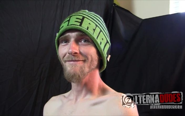 Alterna dudes: Zierlicher schwuler willy wiggles passt riesigen dildo in sein arschloch