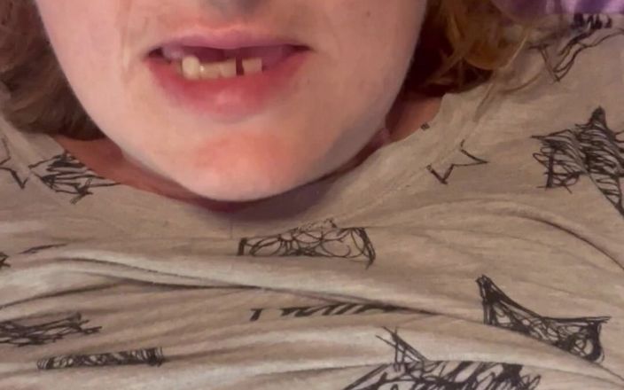MistressWriggler: Pikantní stříkání Od hraní s mým klitorisem piercing