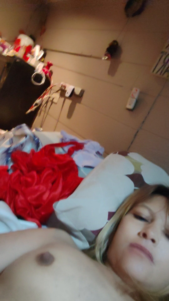 Lusi: Sexy manželka masturbuje, když ji její manžel nechá sexy, myslím...