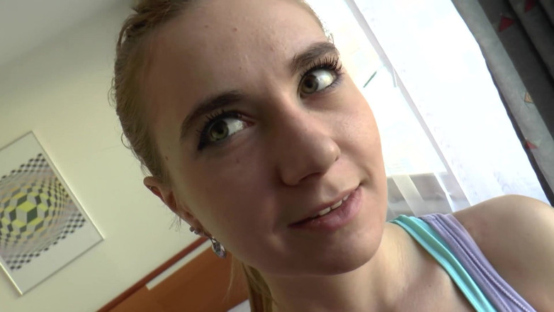 Casting GIRLS AND FIRST PORNO: Awek remaja blonde dikongkek pepek oleh batang besar