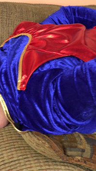 Supergirl scopa il culo stretto di harley Quinn