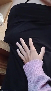 내 남친은 엄마와 나를 잡았지만, 내가 그녀의 치마 밑에 있기 때문에 섹스를 못했다.