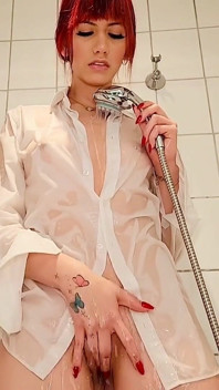 Interrassisch im Badezimmer. Darrel Deeps