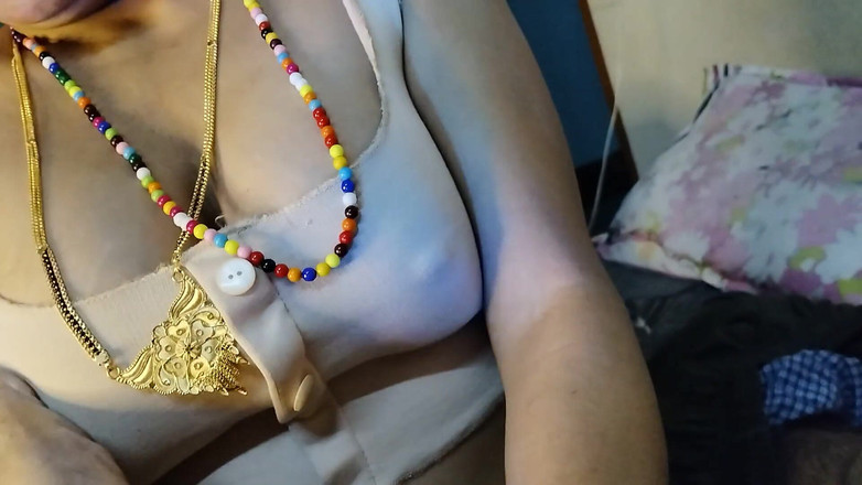 Anar Kali: Màn dạo đầu của người phụ nữ gợi cảm bú con...