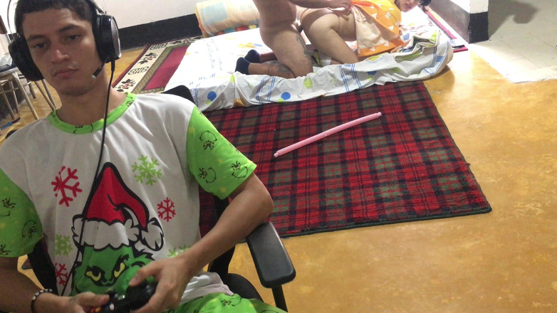 Rorono4zhot: 내 친구가 5분 안에 오타쿠 의붓여동생을 따먹어