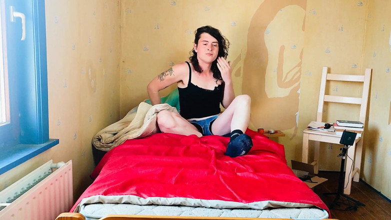 Sara B: Nice masturbation on my bed