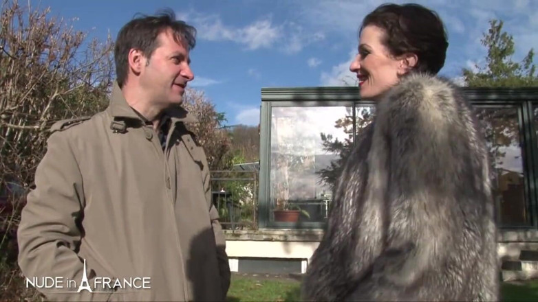Nude in France: Mature bourgeoise shows us around her house and her ass...