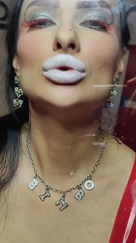 Săruturi franceze cu ruj alb de la o perfectă în latex