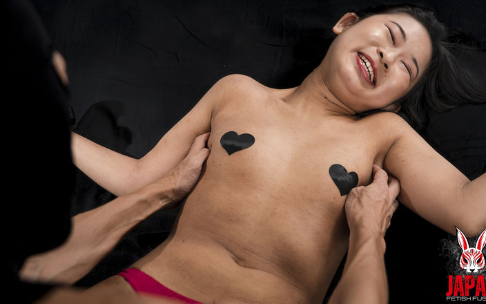 Japan Fetish Fusion: Yui shirasaki被绑住并被挠痒痒...你会笑的，你会受苦的——我会享受的。