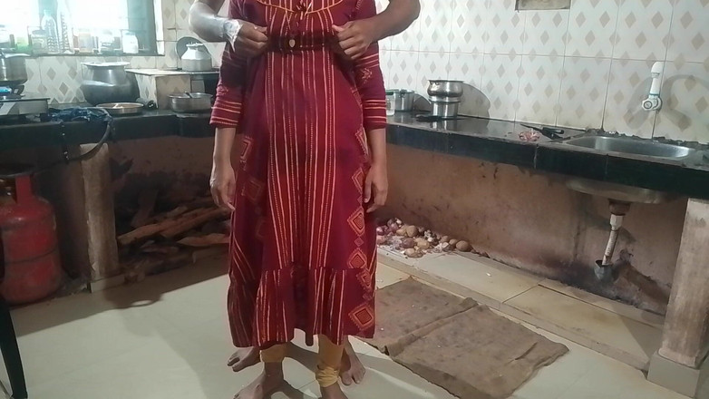 Skydreem1104: Marido e esposa fazendo sexo na cozinha