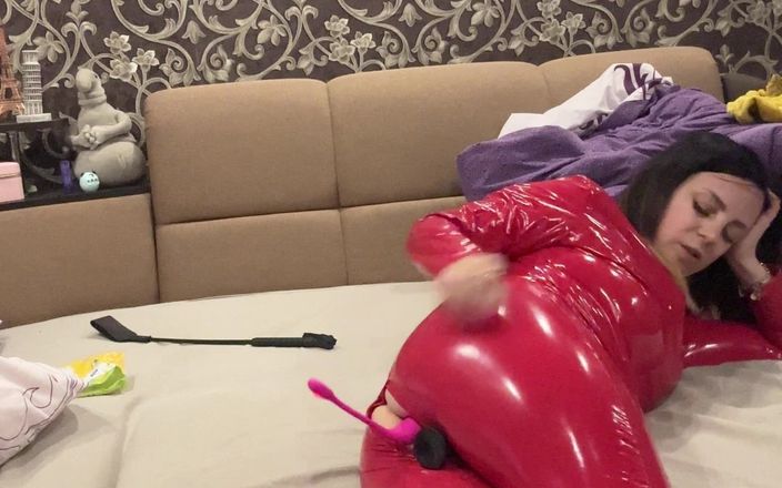 Larisa Cum: I&amp;#039;m Wearing a Latex Suit Covering My Whole Body and...