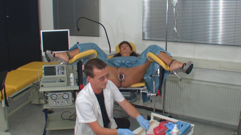 Rubber & Clinic Studio - 1ATOYS: Speculum e ed il clistere con ind e con insa...