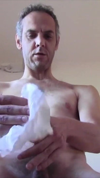 Čůrám si péro jako mezek a pak vám bez rozpaků ukážu svůj zadek