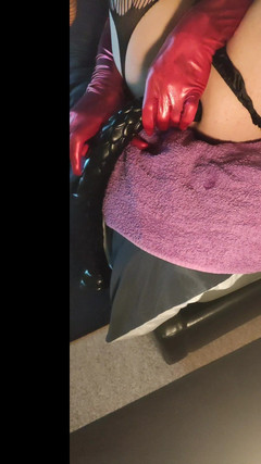 Sallyann: Dildo raksasa