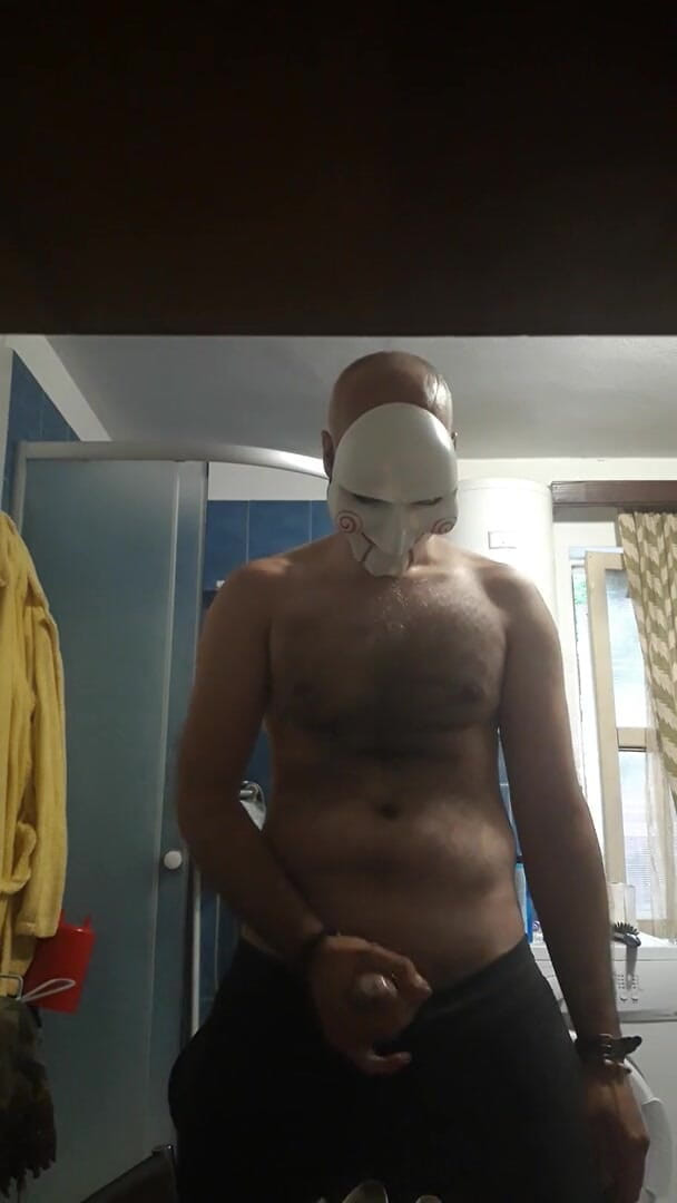 SingerMask: Rush handjob to not be caught by stepmom
