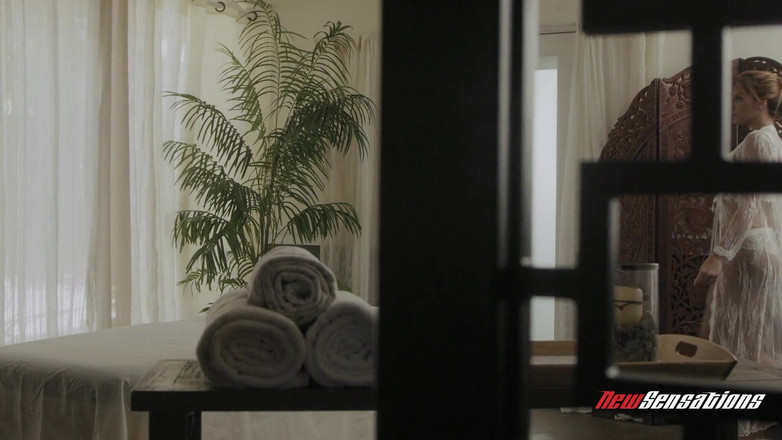 New Sensations: 섹시한 라티나 메르세데스, 구호를 위해 활짝 열립니다.