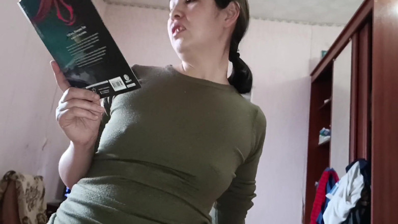 OniSoi: Поки моя зведена сестра була захоплена читанням, я скористався нею і трахнув її