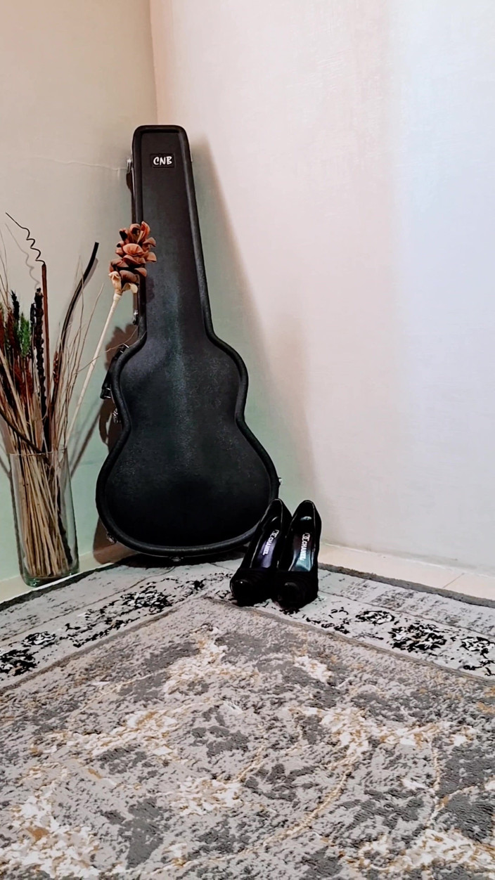 Miss lilith: Foot slave training part 10 Un intenso annusamento, la leccata e...