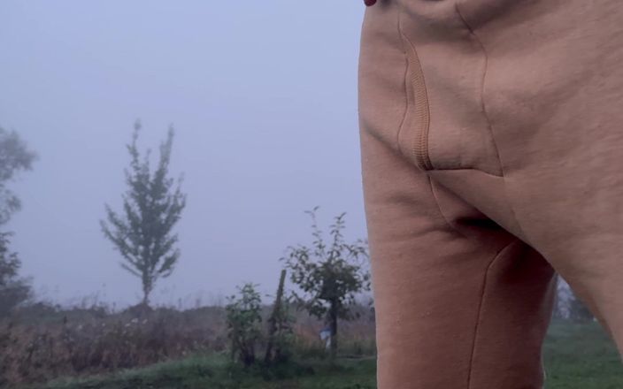 White Ukrainian Dick: Ich pissen.