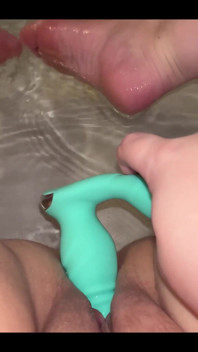 Self Thrusting Dildo in my Pussy 