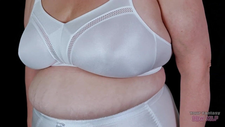 BBW_Wife: Chiloți retro de bunicuță și sutien - pizda mea matură matură păroasă și țâțe...