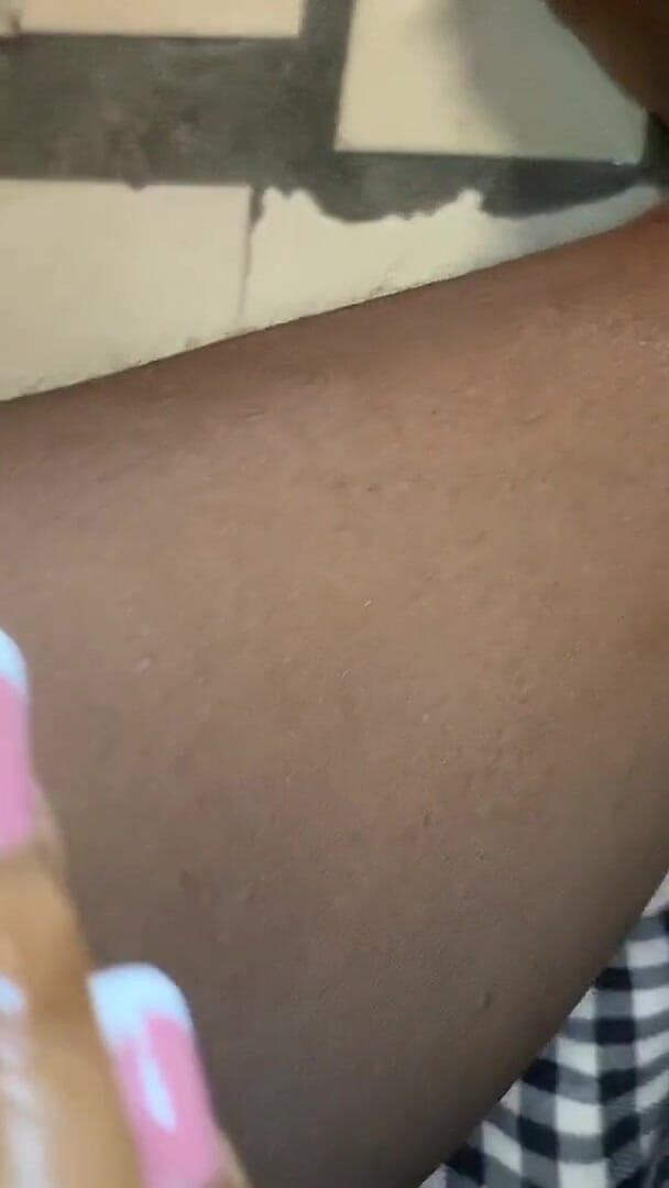 Browngurl234: สาวผิวคล้ำเซ็กซี่ นวดเท้าด้วยน้ำมันโชว์ส่วนพิเศษ