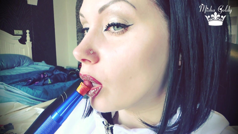 Goddess Misha Goldy: Inhala mis exhales y adora mis labios