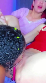 Pesta jilat memek bareng lesbian hot yang lagi sange berat