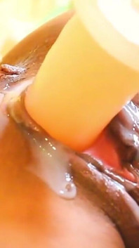Awek latina bertetek besar bernganga pepek buatan sendiri dan dildo besar bermain sudut pandangan pertama