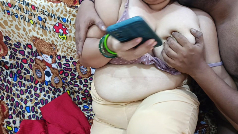 Catchybusty: Ấn Độ bhabhi muốn thư giãn nhưng bí mật