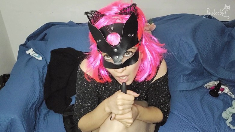 BigBoobCat: Amcık Maskem Beni Çok Yaramaz Yapıyor! Şimdi Kendime Dokunuyorum