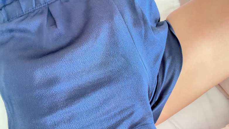 Lina Blonde Pussy: Quarto Solo: Loira Acorda E Dedilha Buceta Cremosa Close-up POV