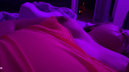 Namora Minx: Asiatische bBW spielt mit ihrer muschi