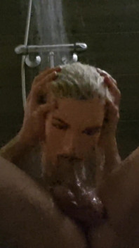 Throatpie under the shower