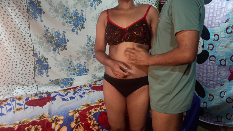 Namita: Náctiletá šťavnatá indická dívka miluje hardcore šukání s výstřikem do kundičky