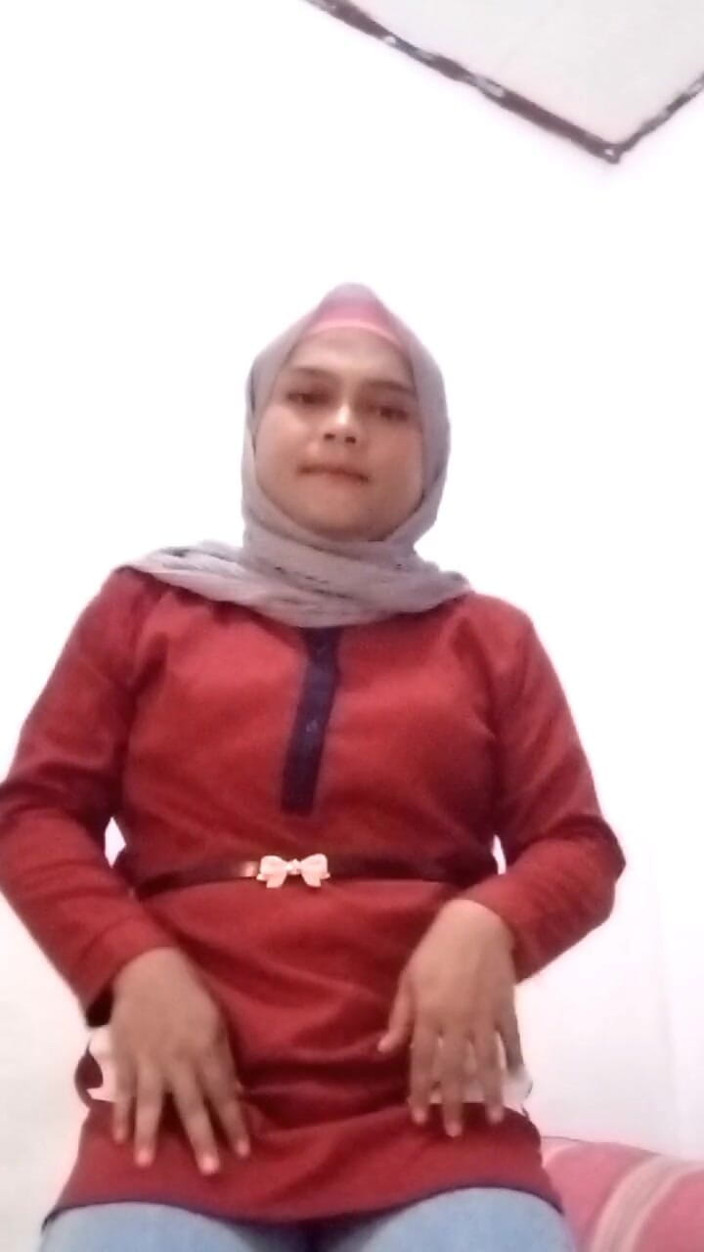 Ivvy Crossdresser: Your Fantasy Crossdresser Hijab em Vermelho