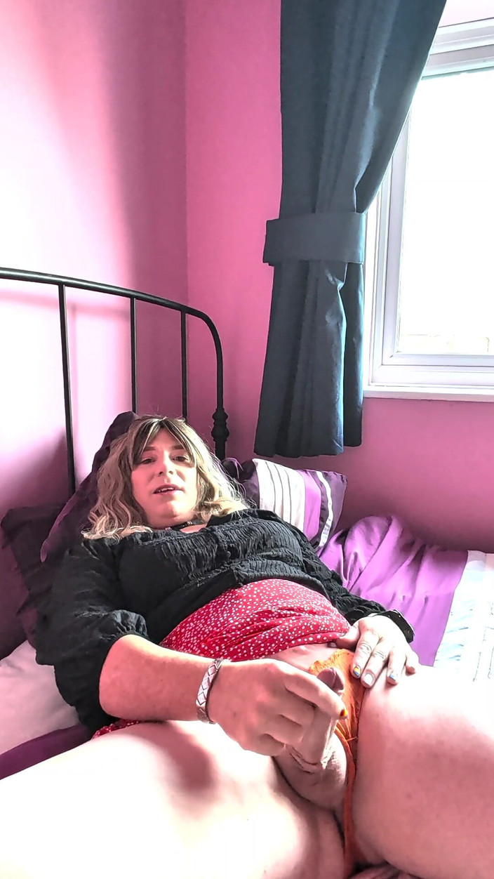 NikkiGee: Naakte Nikki schiet haar sperma!