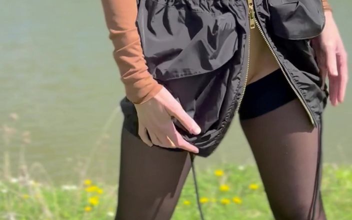 Sonya Pretty: Fată goală