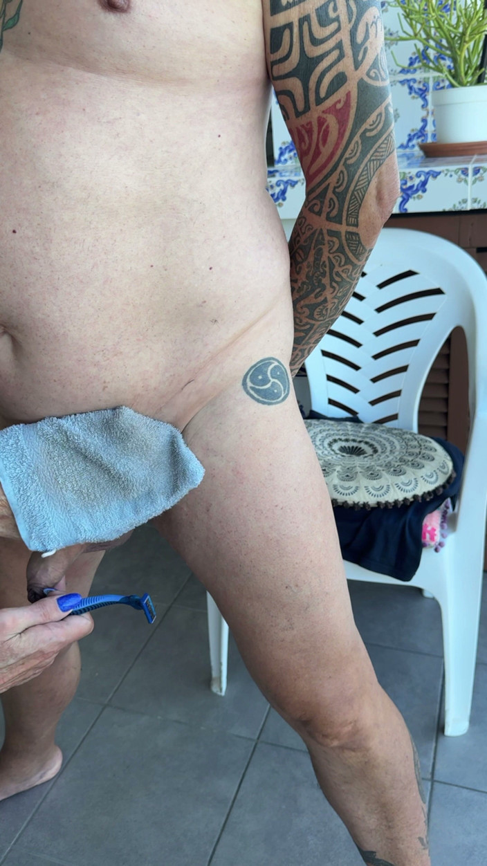 NaomiPerv: Naomiperv De-hairs Slave Paul