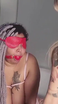 Mon amie dominatrice a fait de moi un esclave et a quitté ma buna toute rouge