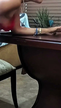 Fiind acasă cu tine este atât de distractiv. Sper că iubitul meu nu va afla niciodată ce facem