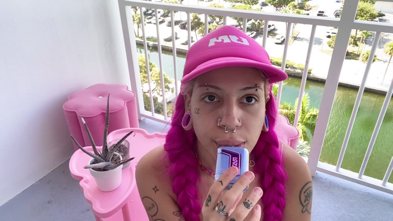 Nali Marie: Bimbo Vaping in Your Face Smoke Clouds Outdoors Balcony Vape