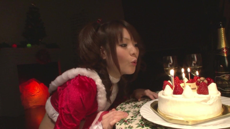 JapaneseHub: Doce garota japonesa é levada por muitos paus duros